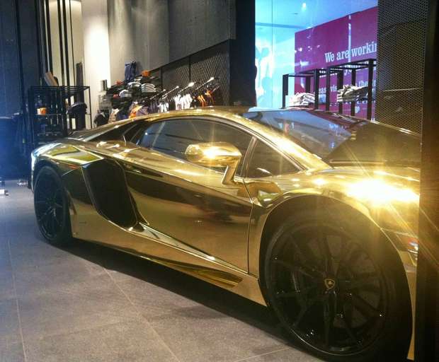 Automobile Lamborghini at Dubai Mall