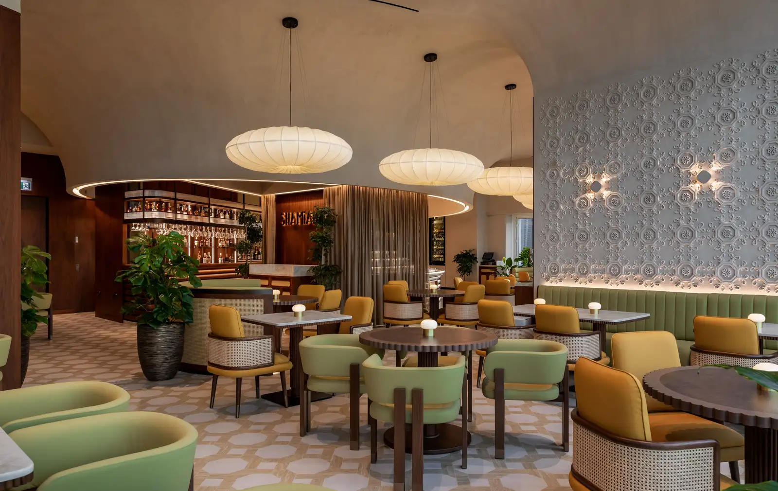 Smart Technology in Luxury Restaurant Interiors
